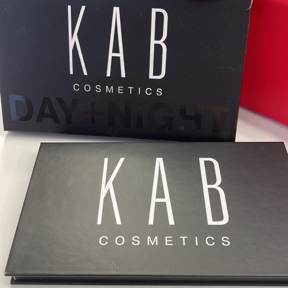 Eyeshadow palette 🎨 - Picture 3 of 4